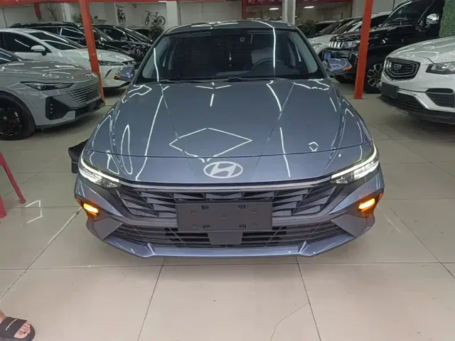 Hyundai Elantra — Фото автомобиля 2