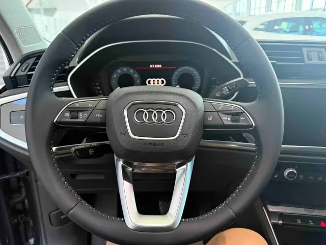 Audi Q3 — Фото автомобиля 11