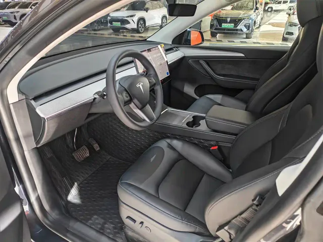 Tesla Model Y — Фото автомобиля 7