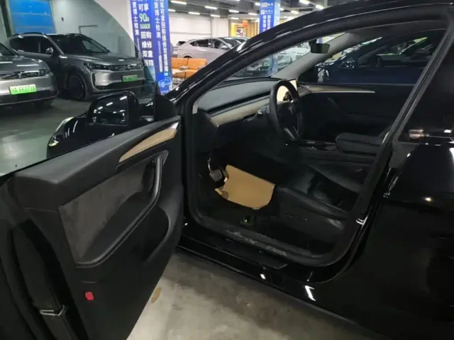 Tesla Model Y — Фото автомобиля 15