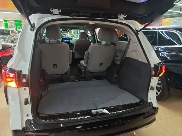 Toyota Sienna — Фото автомобиля 18