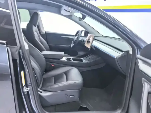 Tesla Model Y — Фото автомобиля 8