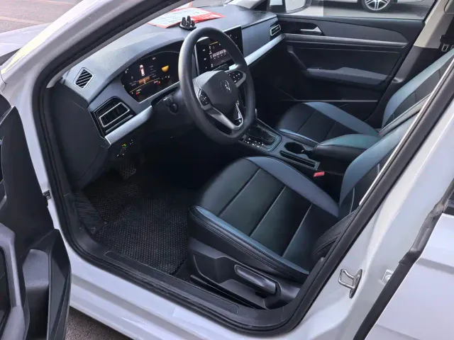 Volkswagen Lavida — Фото автомобиля 8