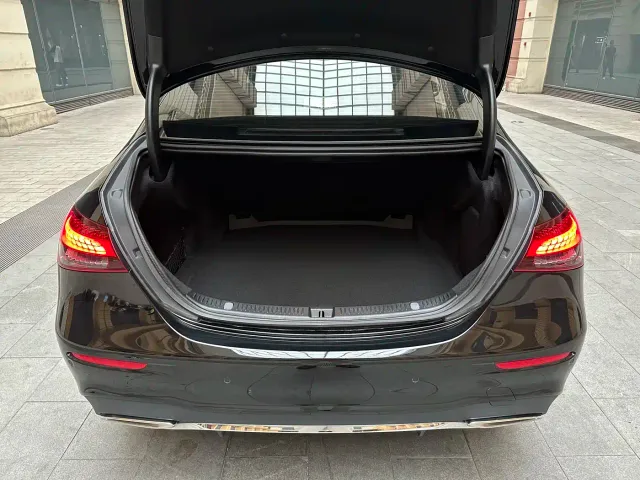 Mercedes-Benz E-Class — Фото автомобиля 9