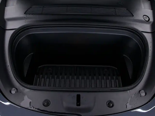 Tesla Model Y — Фото автомобиля 17