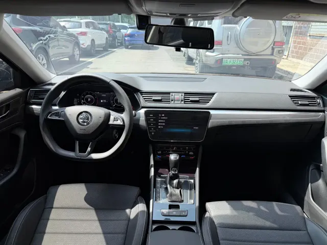 Skoda Superb — Фото автомобиля 11