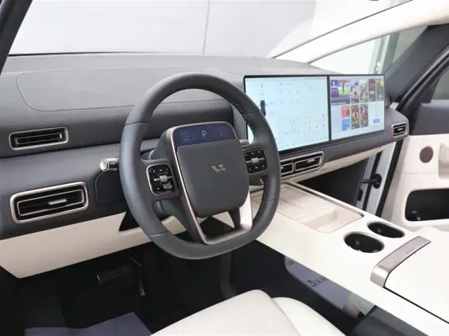 Li Auto MEGA — Фото автомобиля 13