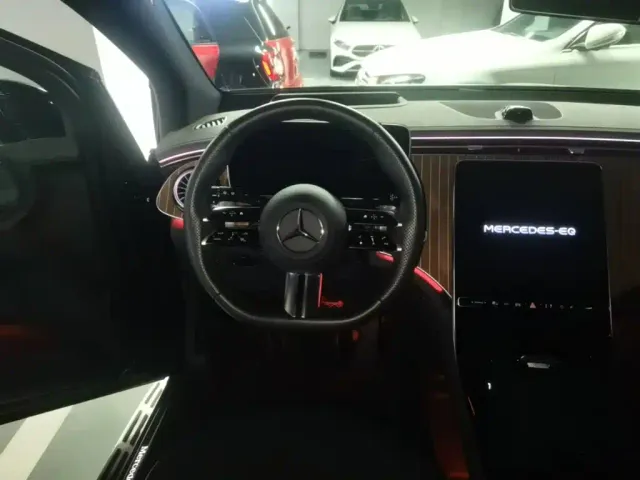 Mercedes-Benz EQE SUV — Фото автомобиля 14