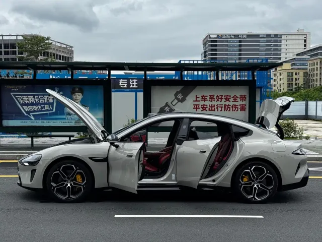 Xiaomi Auto Xiaomi SU7 2024 RWD Ultra Long Range Advanced Smart Driving Pro Edition — Фото автомобиля 11