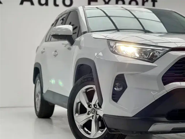 Toyota RAV4 — Фото автомобиля 7