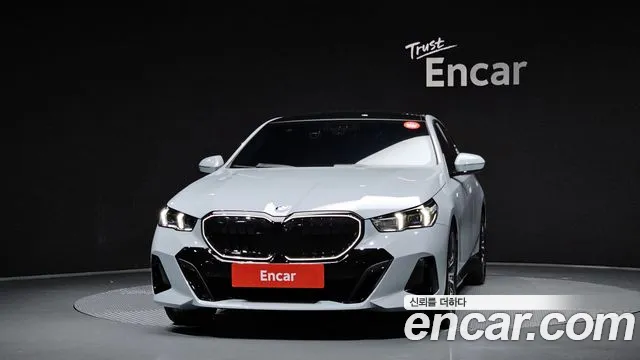 BMW 5 Series G60 — Фото автомобиля 3
