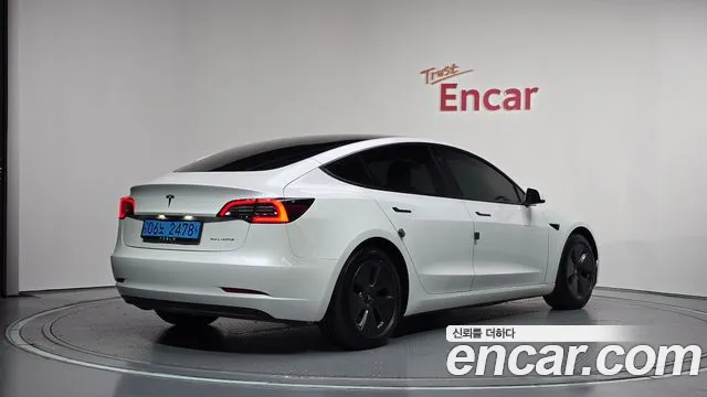 Tesla Model 3 — Фото автомобиля 2