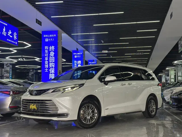 Фотография автомобиля — Toyota Sienna