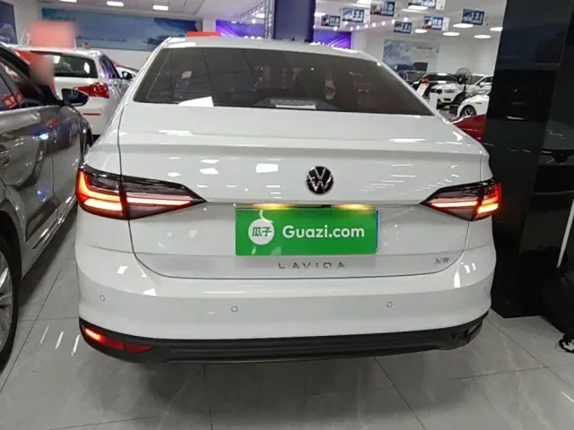 Volkswagen Lavida — Фото автомобиля 5
