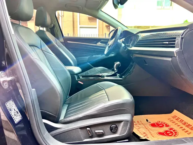 Volkswagen Passat — Фото автомобиля 14