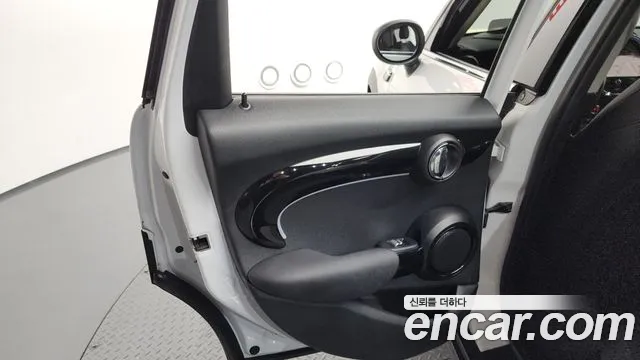 Mini Cooper Cooper 5 дверей Classic — Фото автомобиля 24