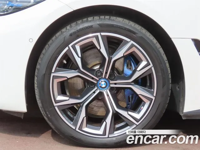 BMW i4 — Фото автомобиля 20