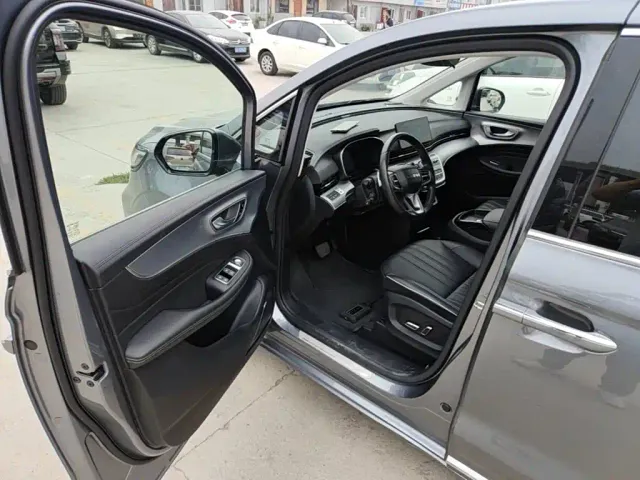 Roewe iMAX8 — Фото автомобиля 15