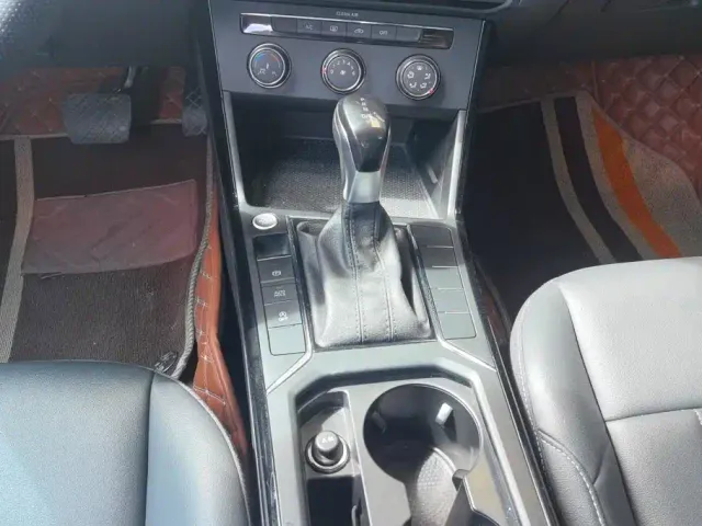 Volkswagen Passat — Фото автомобиля 15