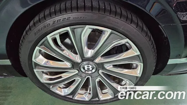 Bentley Flying Spur — Фото автомобиля 10