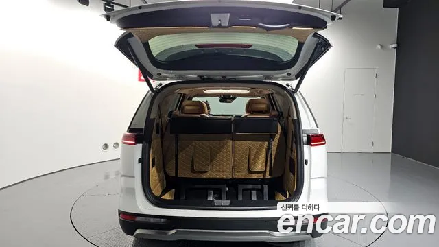 Kia Carnival Generation 4 — Фото автомобиля 20