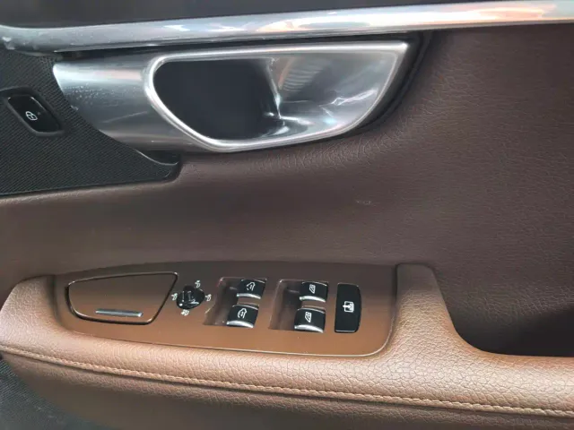 Volvo S90 — Фото автомобиля 16
