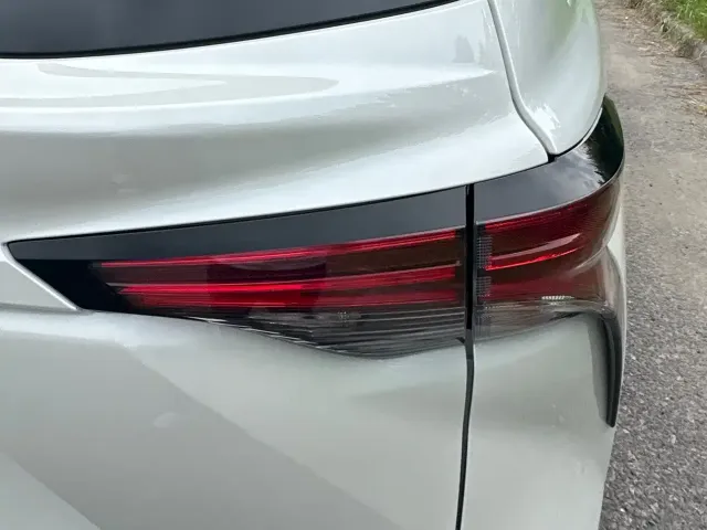 Toyota Granvia 2024 2.5L Hybrid Comfort — Фото автомобиля 6