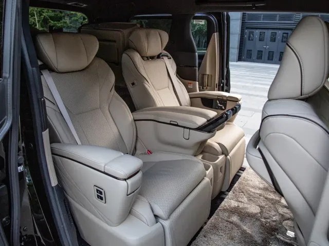 Toyota Alphard — Фото автомобиля 8