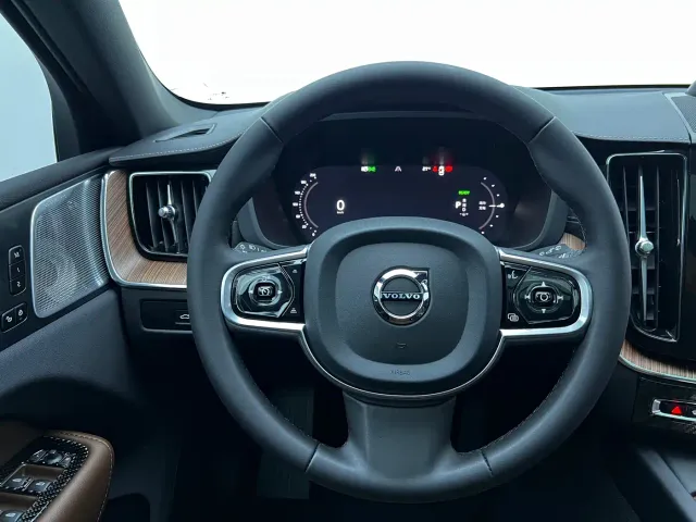 Volvo XC60 — Фото автомобиля 30