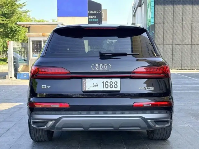 Audi Q7 — Фото автомобиля 5