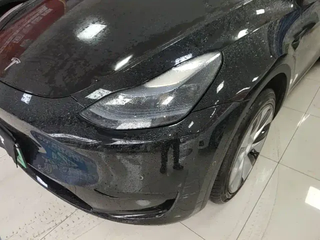 Tesla Model Y — Фото автомобиля 23