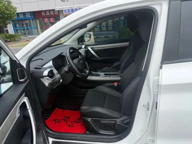 Geely Binyue — Фото автомобиля 6