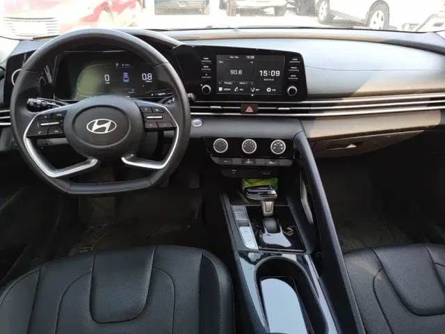Hyundai Elantra — Фото автомобиля 9