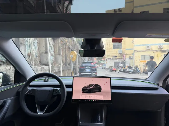 Tesla Model Y — Фото автомобиля 6
