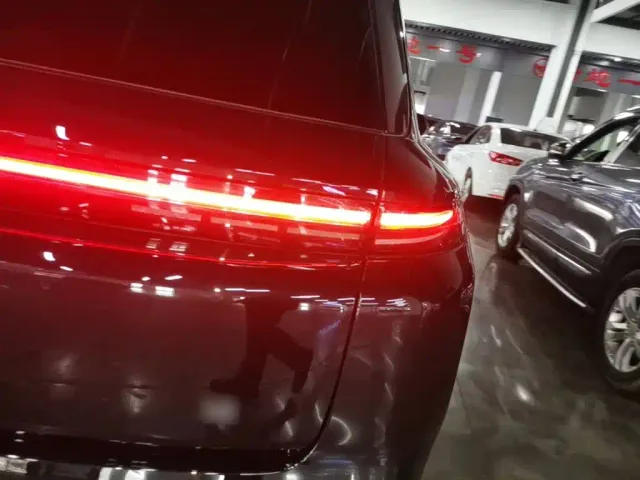 Li Auto L8 — Фото автомобиля 7