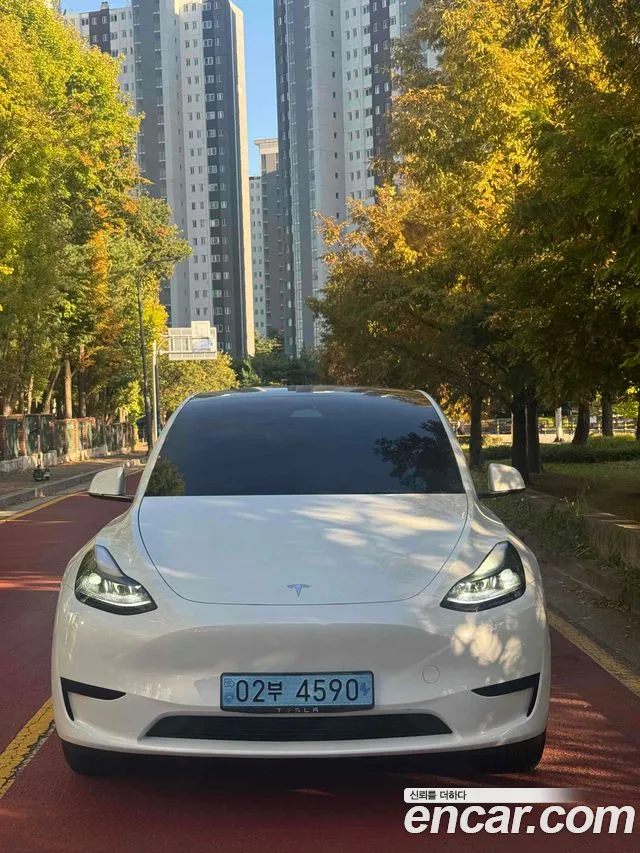 Фотография автомобиля — Tesla Model Y