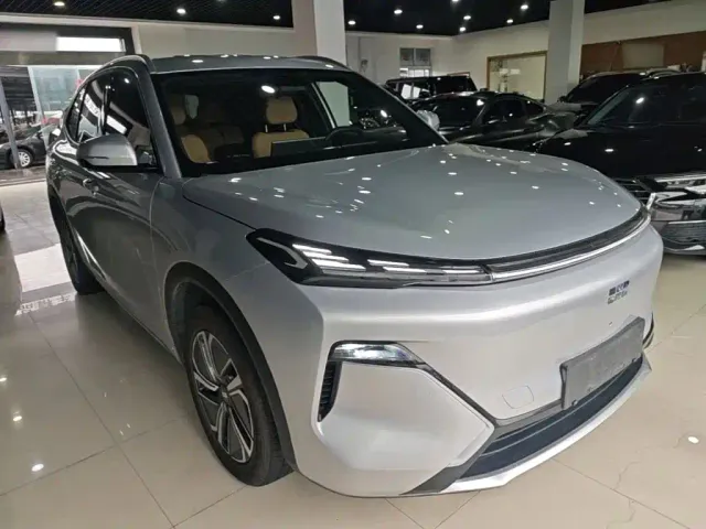 Geely Galaxy Starship 7 EM-i — Фото автомобиля 3