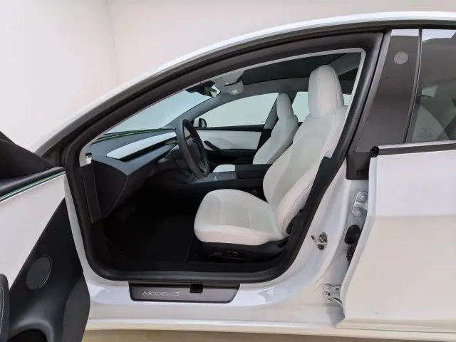 Tesla Model 3 — Фото автомобиля 3