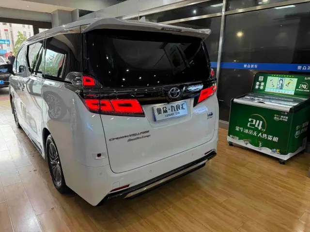 Toyota Vellfire — Фото автомобиля 11