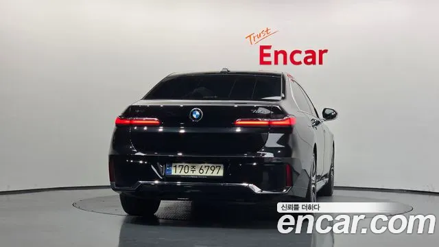 BMW 7 Series G70 — Фото автомобиля 4