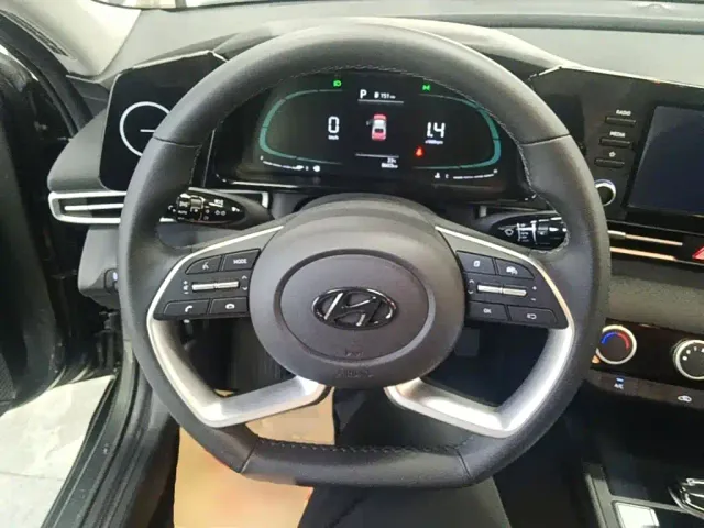 Hyundai Elantra — Фото автомобиля 10