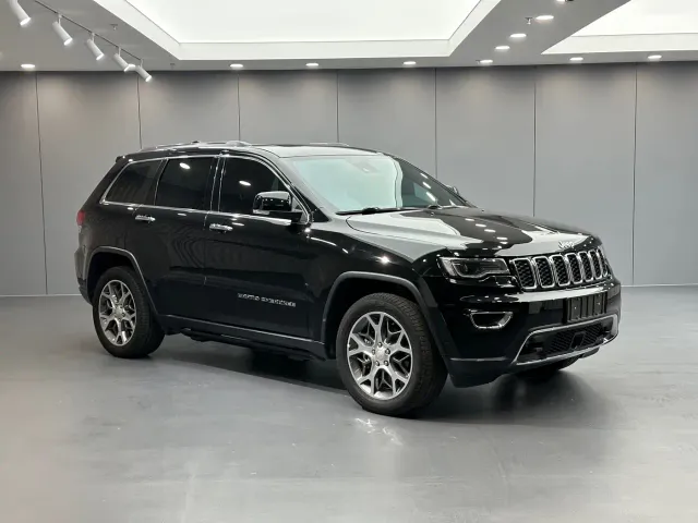 Jeep Grand Cherokee — Фото автомобиля 3