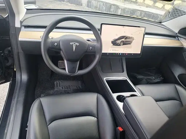 Tesla Model 3 — Фото автомобиля 9