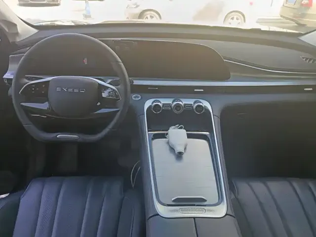 Exeed Exeed Lingyun 2024 300T 2WD Starlight Edition — Фото автомобиля 12