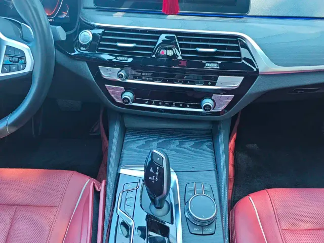 BMW 5 Series — Фото автомобиля 16
