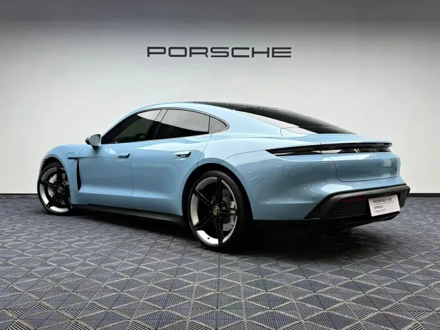 Porsche Taycan — Фото автомобиля 16