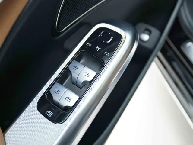Mercedes-Benz E-Class — Фото автомобиля 10