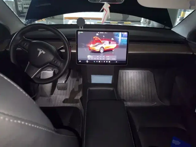 Tesla Model Y — Фото автомобиля 5