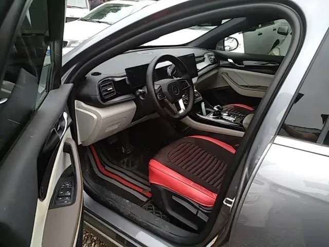 BYD Qin PLUS 2024 Glory Edition DM-i 55KM Leading — Фото автомобиля 15