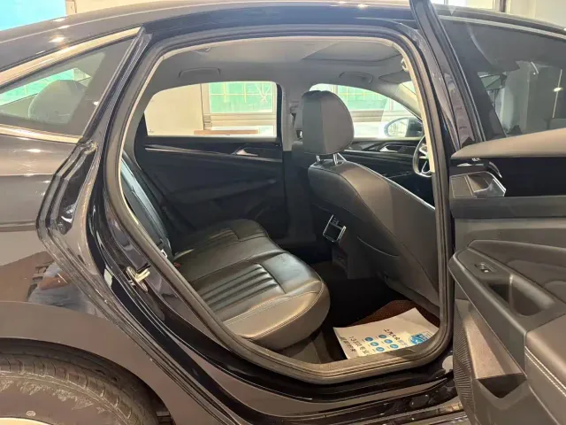 Volkswagen Passat — Фото автомобиля 8